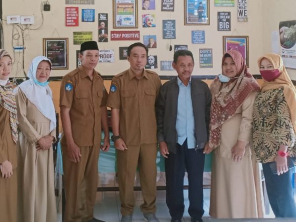 Pendampingan Pengawas Mata Pelajaran Bahasa Indonesia Untuk Seluruh Guru Mata Pelajaran Bahasa Indonesia di SMK Negeri 2 Kuripan.